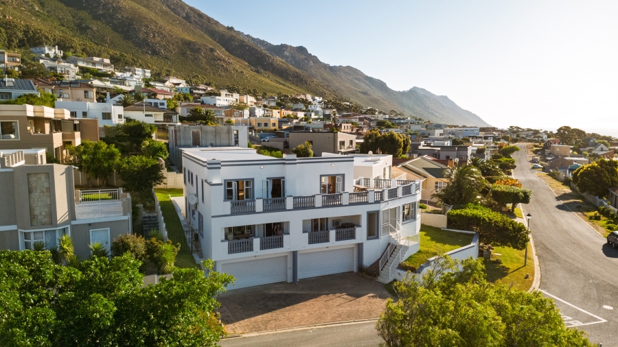 5 Bedroom Property for Sale in Mountainside Western Cape